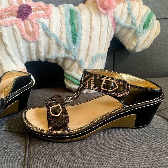 Alegria Women's Lara Wedge Sandal Shmancy Bronze - Picture 2 of 3